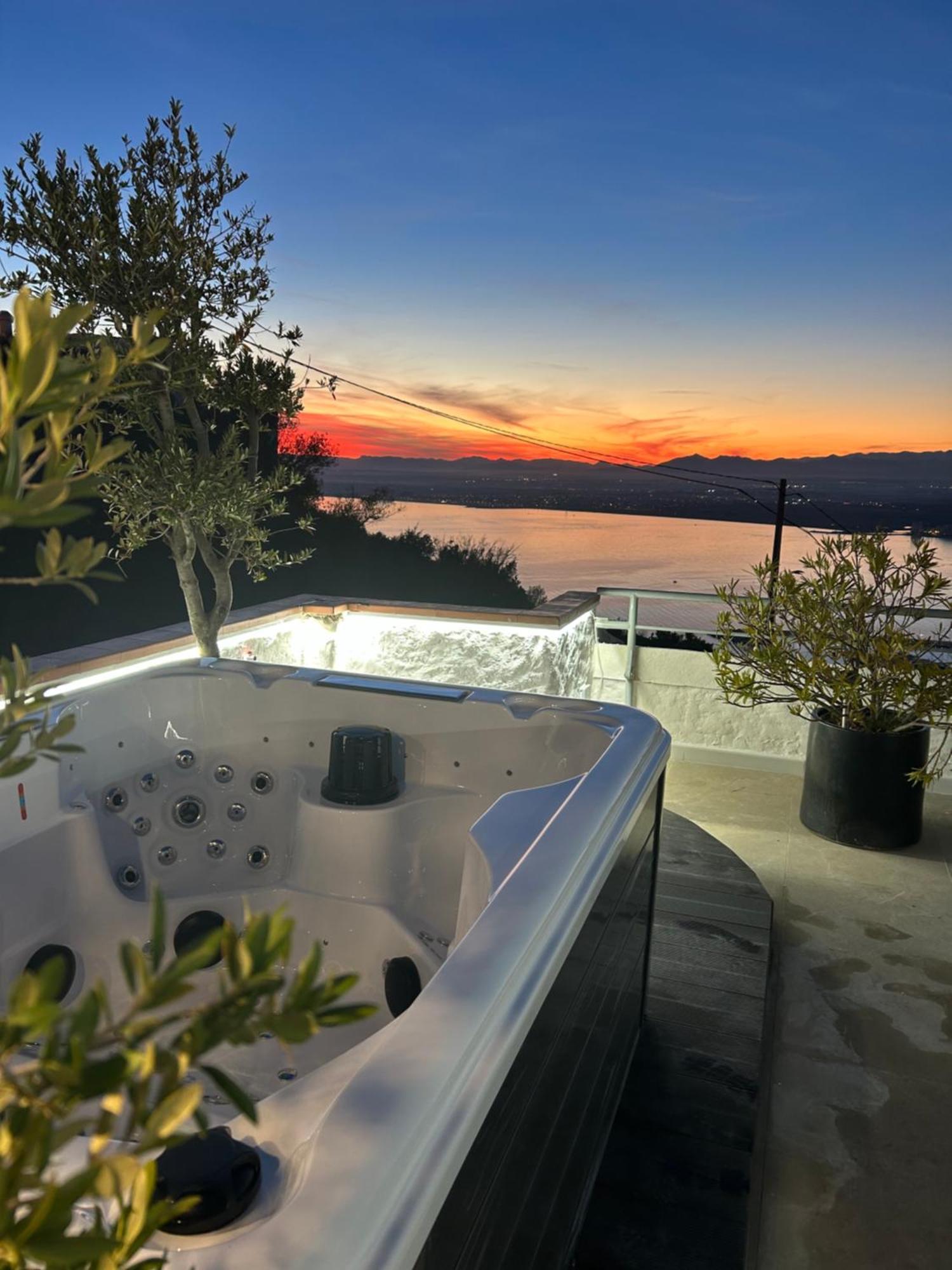 Appartement Duplex Rosas Avec Terrasse Magnifique Jacuzzi Vue Mer Екстер'єр фото